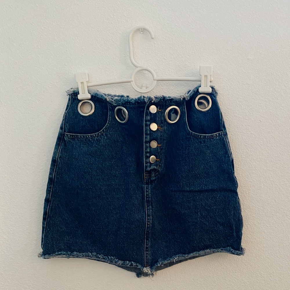 medium wash denim mini skirt